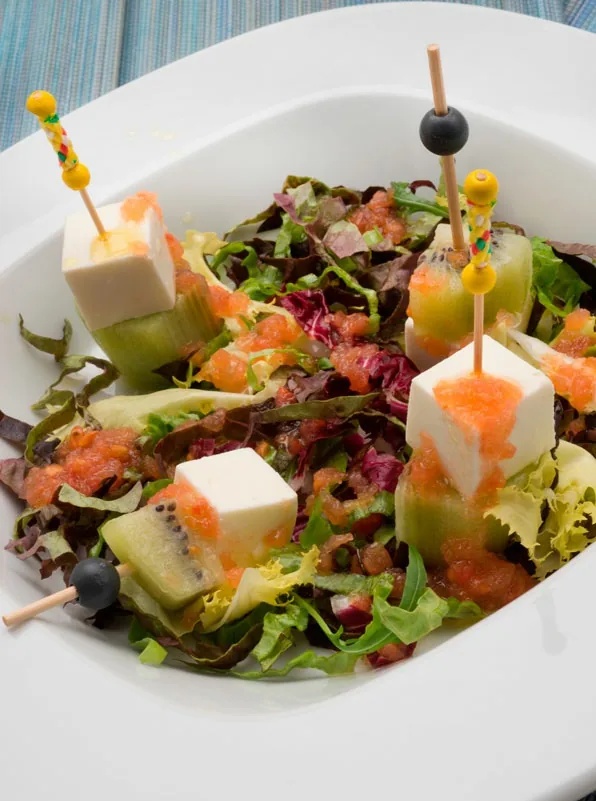 BROCHETAS DE QUESO FRESCO Y KIWI