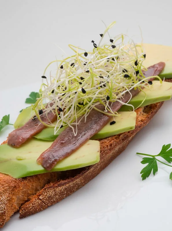 TOSTAS DE AGUACATE