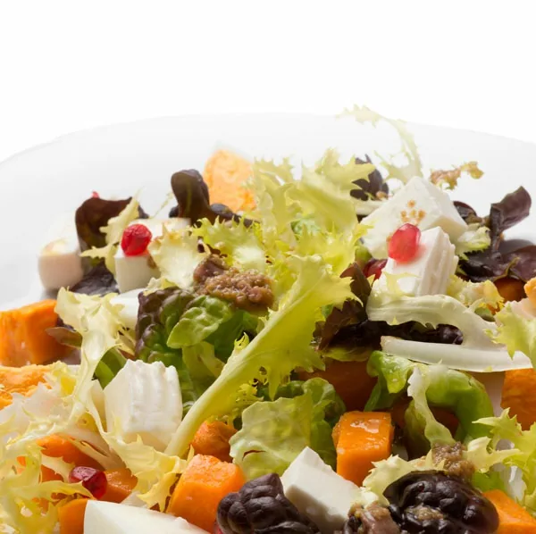 ENSALADA DE INVIERNO CON BONIATO Y QUESO FRESCO