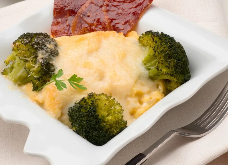 BRÓCOLI CON PATATAS Y QUESO