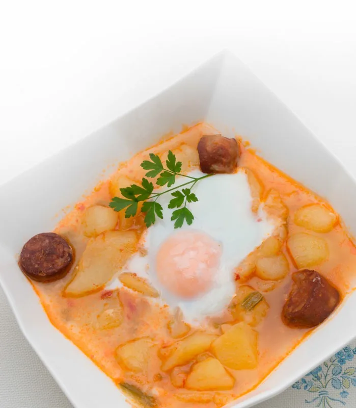 PATATAS CON CHORIZO Y HUEVOS