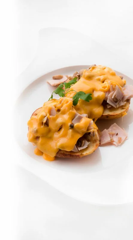 PATATAS RELLENAS DE CHAMPIÑONES Y PAVO CON SALSA DE QUESO