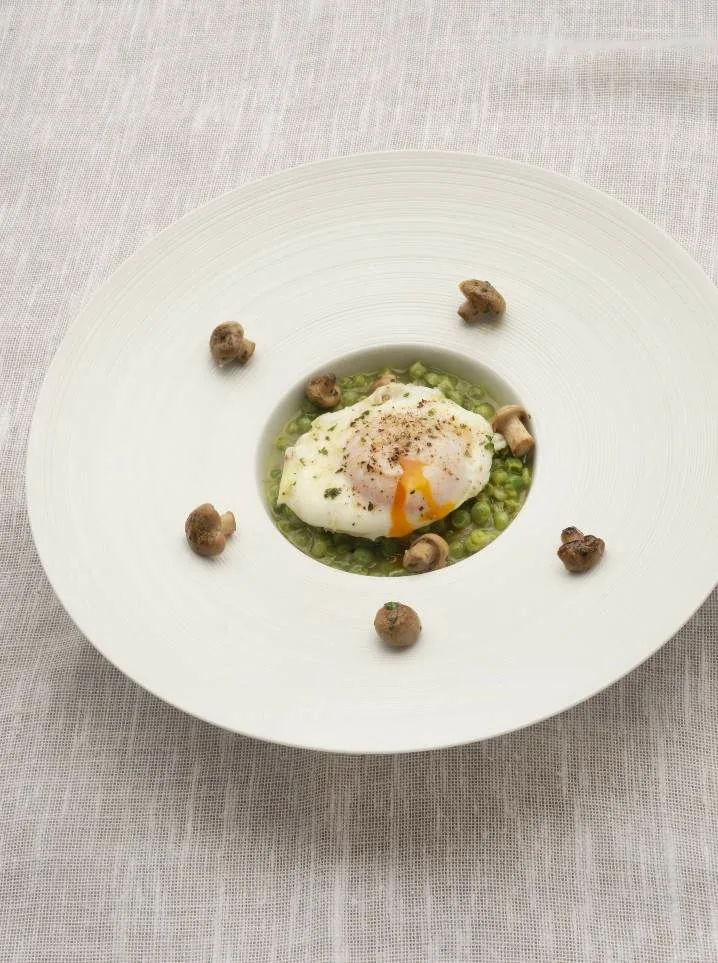 GUISANTES CON HUEVOS Y PERRETXIKOS