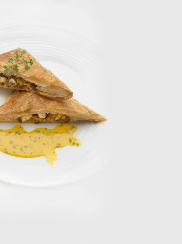 HOJALDRES DE MARISCO CON SALSA HOLANDESA