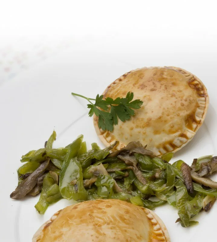 EMPANADILLAS DE PATATA, CALABACÍN Y HUEVO