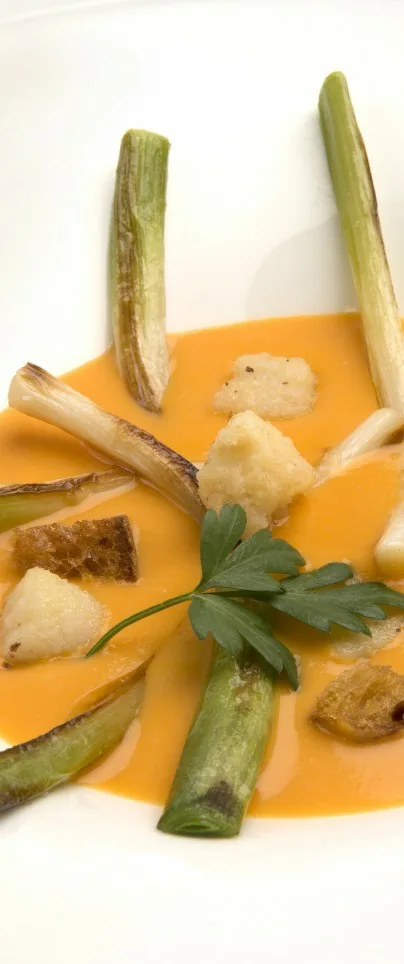 CREMA DE CALABAZA CON PUERROS Y PICATOSTES DE PAN Y BACALAO