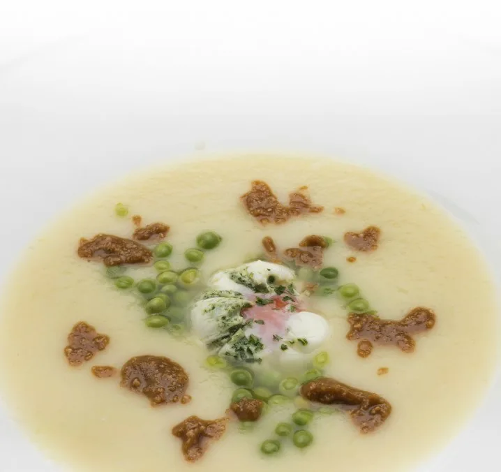CREMA DE ESPÁRRAGOS CON HUEVO FLOR