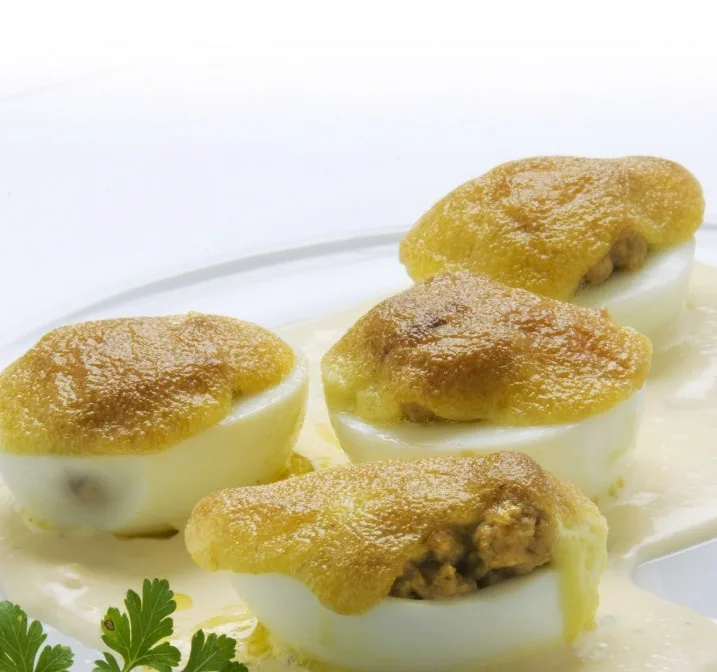 HUEVOS RELLENOS DE CHAMPIÑONES