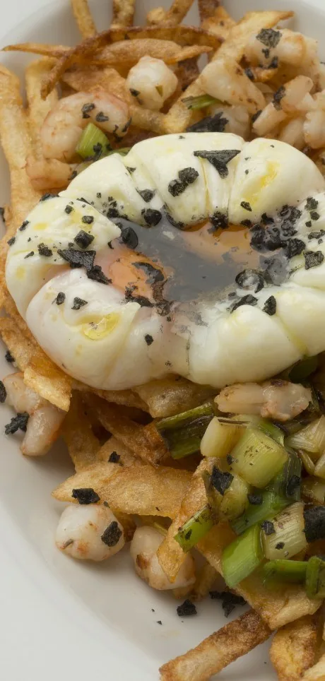HUEVOS, GAMBAS, AJOS FRESCOS Y PATATAS PAJA