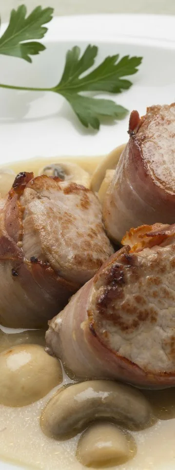 SOLOMILLO DE CERDO CON CHAMPIÑONES EN SALSA