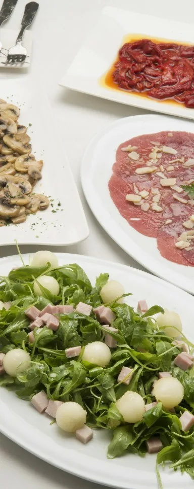 CARPACCIO DE TERNERA CON SU GUARNICIÓN