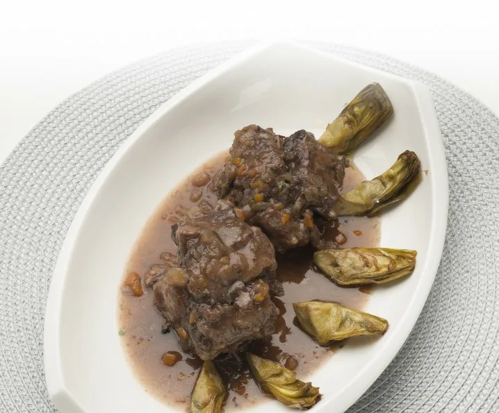 RABO DE TERNERA CON ALCACHOFAS