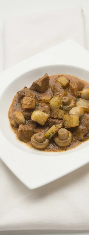 GUISO DE TERNERA CON PATATAS Y CHAMPIÑONES
