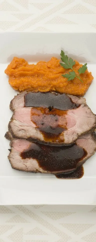 CABEZADA DE CERDO ASADA CON PURÉ DE BONIATO