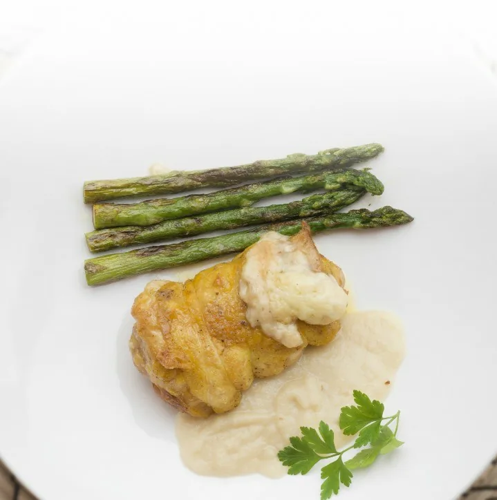 MUSLOS DE POLLO RELLENOS DE JAMÓN Y QUESO