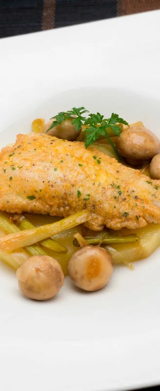 LOCHA CON CEBOLLETA, PATATA Y CHAMPIÑÓN