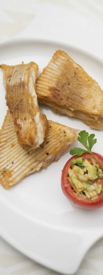 MERLUZA CON GUISANTES Y ESPÁRRAGOS