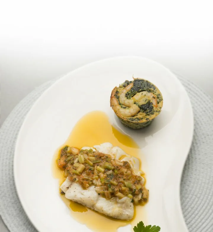 BACALAO FRESCO CON PASTELILLOS DE ESPINACAS Y GAMBAS