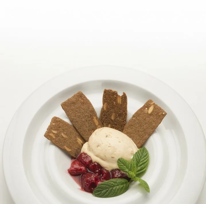 HELADO DE TURRÓN CON FRAMBUESAS